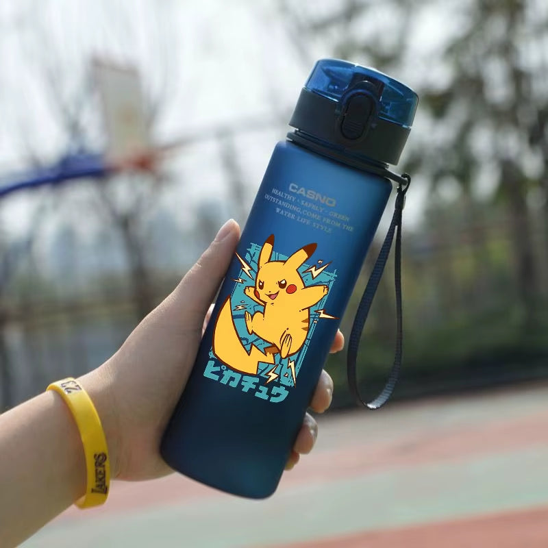 Pokemon 560ML Wasserbecher Kinder Tragbarer Kunststoff Cartoon Kawai Pikachu Erwachsene Outdoor Große Kapazität Sport Wasserflasche Pikachu