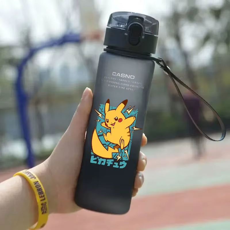 Pokemon 560ML Wasserbecher Kinder Tragbarer Kunststoff Cartoon Kawai Pikachu Erwachsene Outdoor Große Kapazität Sport Wasserflasche Pikachu