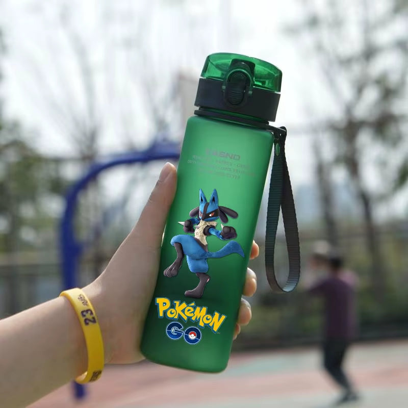 Pokemon 560ML Wasserbecher Kinder Tragbarer Kunststoff Cartoon Kawai Pikachu Erwachsene Outdoor Große Kapazität Sport Wasserflasche Pikachu
