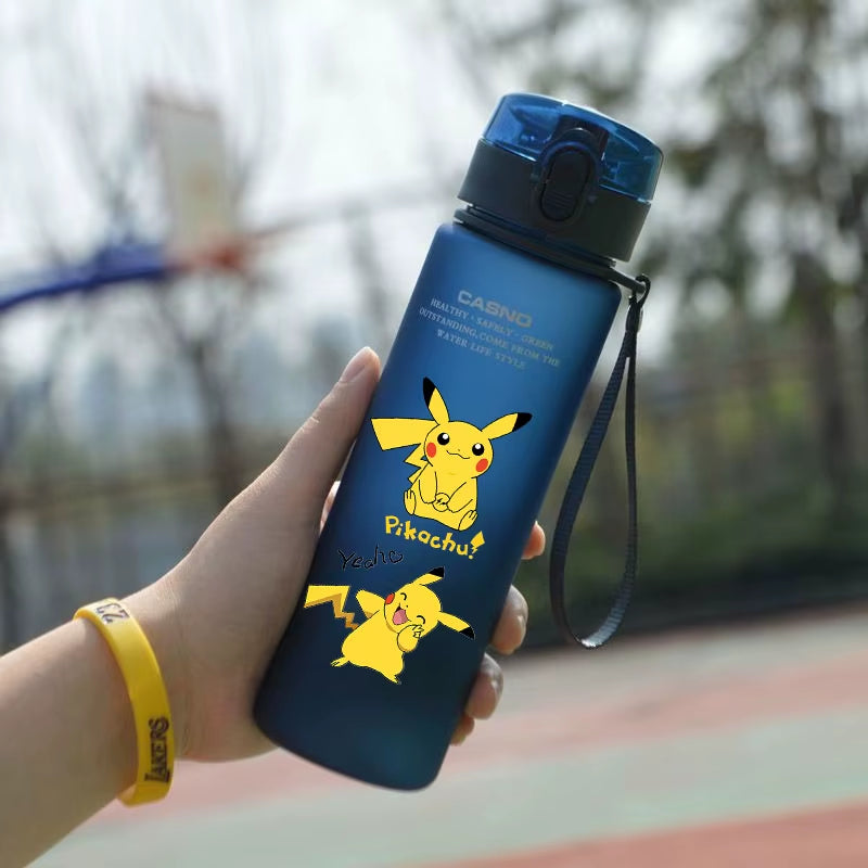 Pokemon 560ML Wasserbecher Kinder Tragbarer Kunststoff Cartoon Kawai Pikachu Erwachsene Outdoor Große Kapazität Sport Wasserflasche Pikachu