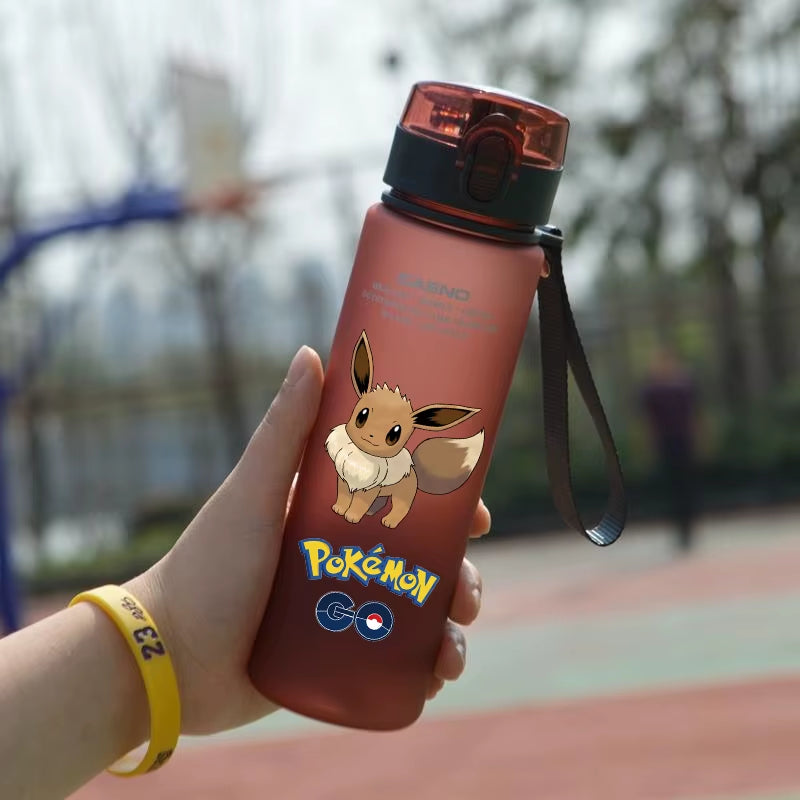 Pokemon 560ML Wasserbecher Kinder Tragbarer Kunststoff Cartoon Kawai Pikachu Erwachsene Outdoor Große Kapazität Sport Wasserflasche Pikachu