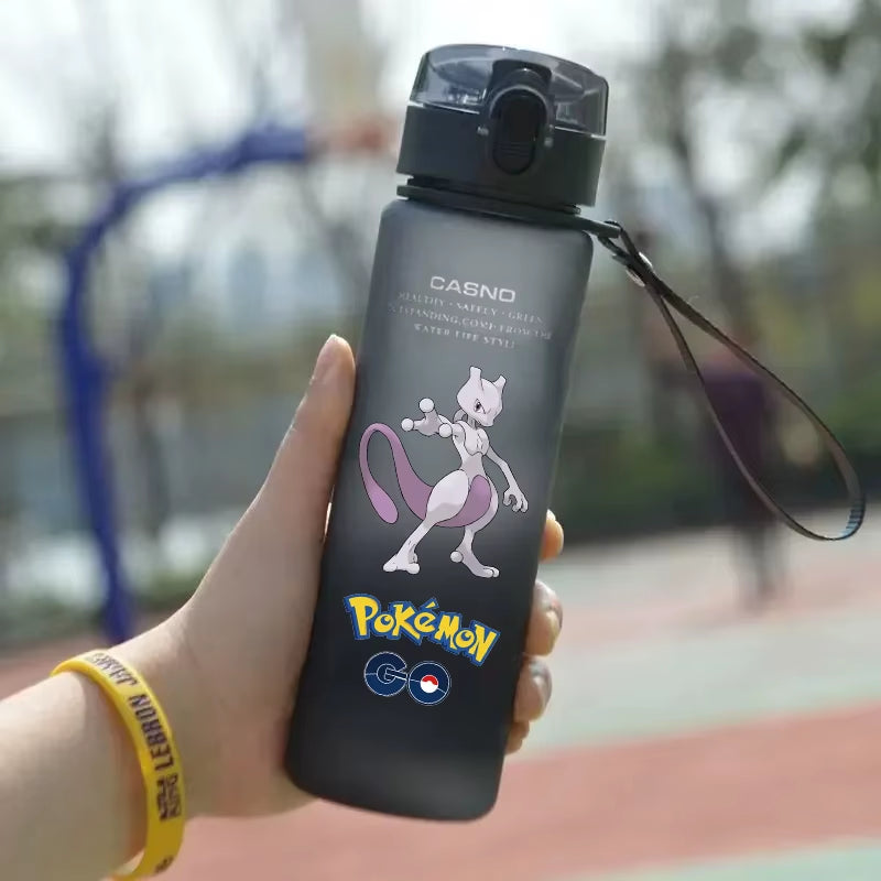 Pokemon 560ML Wasserbecher Kinder Tragbarer Kunststoff Cartoon Kawai Pikachu Erwachsene Outdoor Große Kapazität Sport Wasserflasche Pikachu