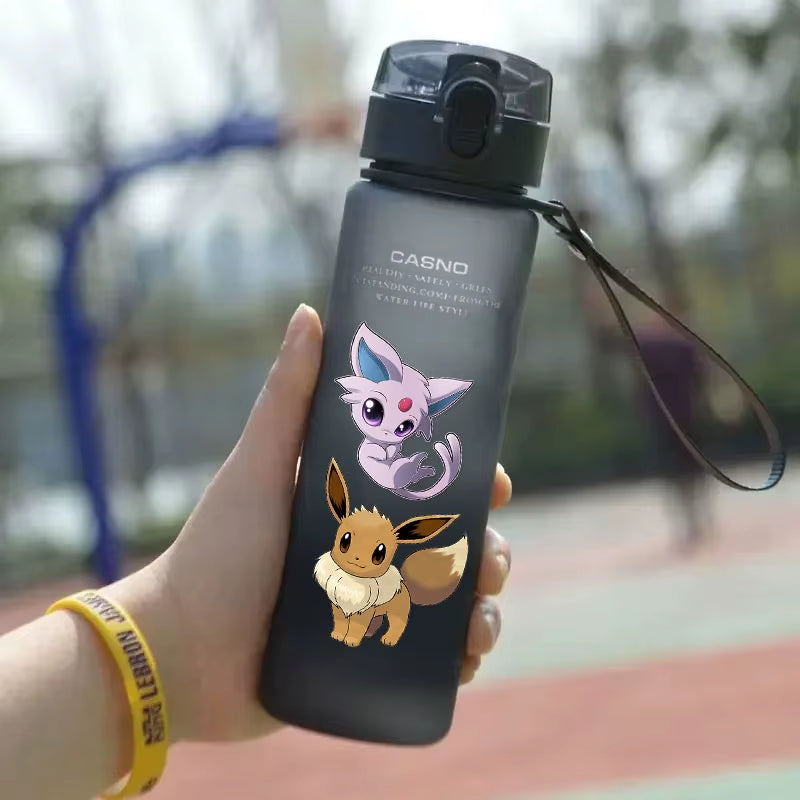 Pokemon 560ML Wasserbecher Kinder Tragbarer Kunststoff Cartoon Kawai Pikachu Erwachsene Outdoor Große Kapazität Sport Wasserflasche Pikachu