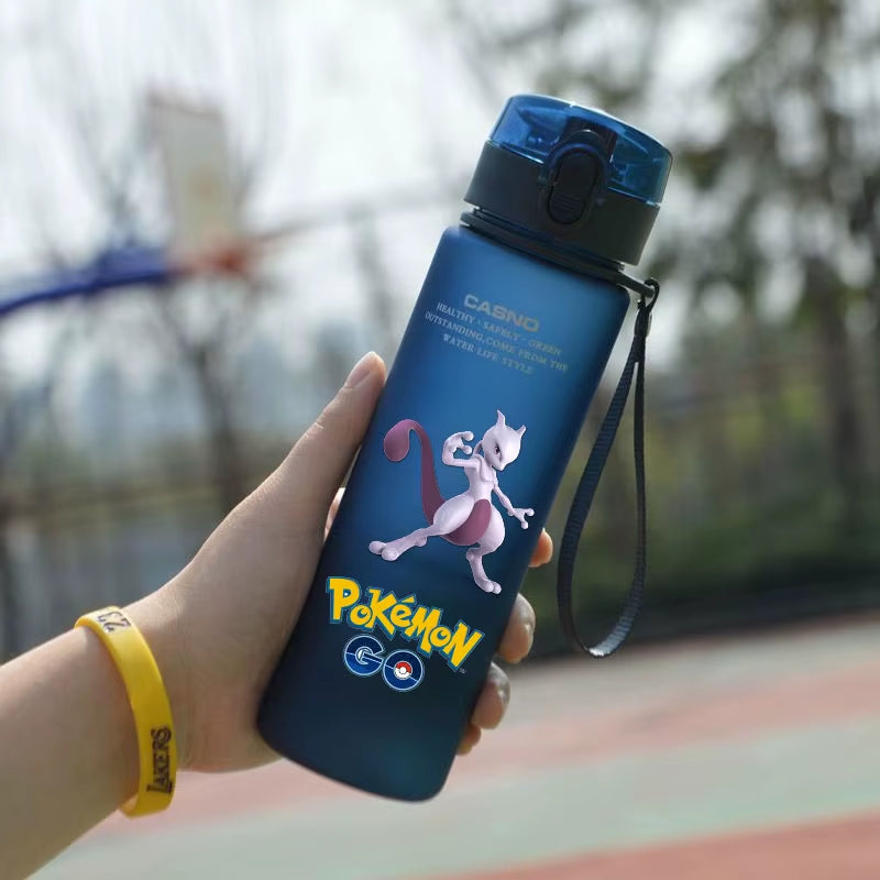 Pokemon 560ML Wasserbecher Kinder Tragbarer Kunststoff Cartoon Kawai Pikachu Erwachsene Outdoor Große Kapazität Sport Wasserflasche Pikachu
