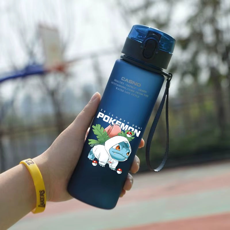 Pokemon 560ML Wasserbecher Kinder Tragbarer Kunststoff Cartoon Kawai Pikachu Erwachsene Outdoor Große Kapazität Sport Wasserflasche Pikachu