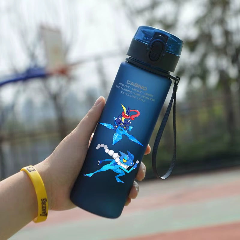 Pokemon 560ML Wasserbecher Kinder Tragbarer Kunststoff Cartoon Kawai Pikachu Erwachsene Outdoor Große Kapazität Sport Wasserflasche Pikachu