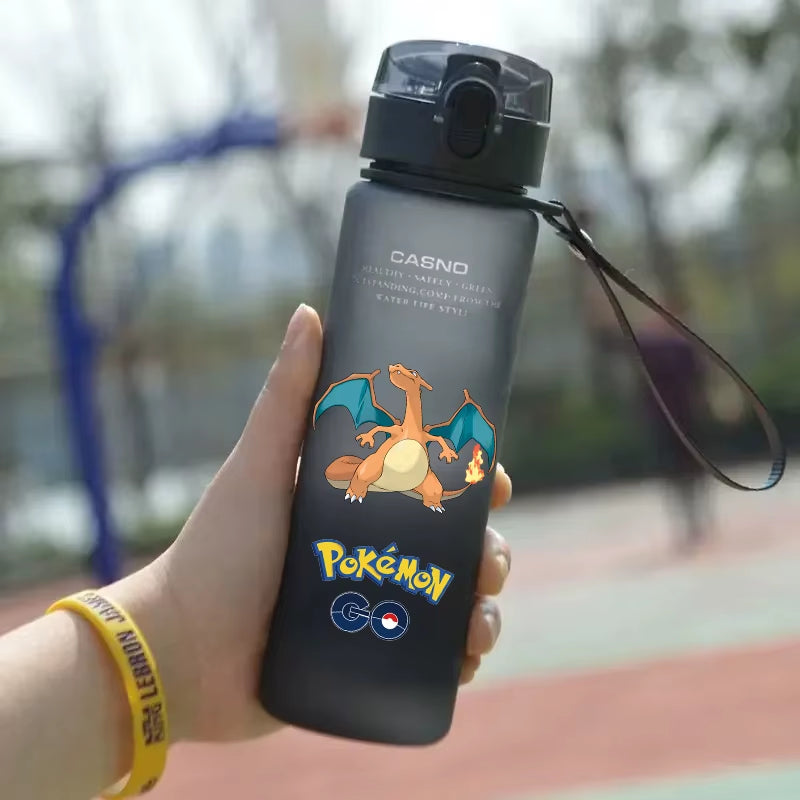 Pokemon 560ML Wasserbecher Kinder Tragbarer Kunststoff Cartoon Kawai Pikachu Erwachsene Outdoor Große Kapazität Sport Wasserflasche Pikachu
