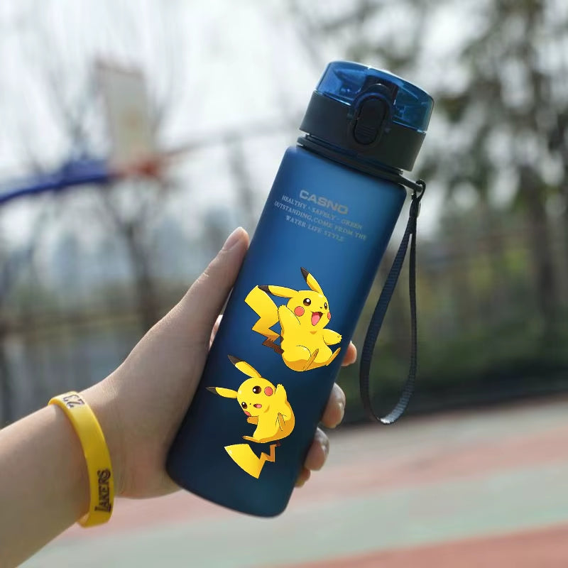 Pokemon 560ML Wasserbecher Kinder Tragbarer Kunststoff Cartoon Kawai Pikachu Erwachsene Outdoor Große Kapazität Sport Wasserflasche Pikachu